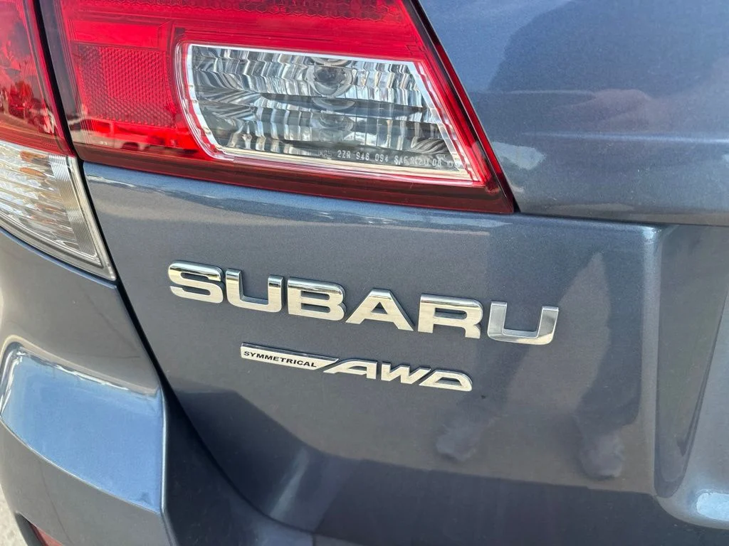 Used 2014 Blue Subaru 2.5i Premium image 32