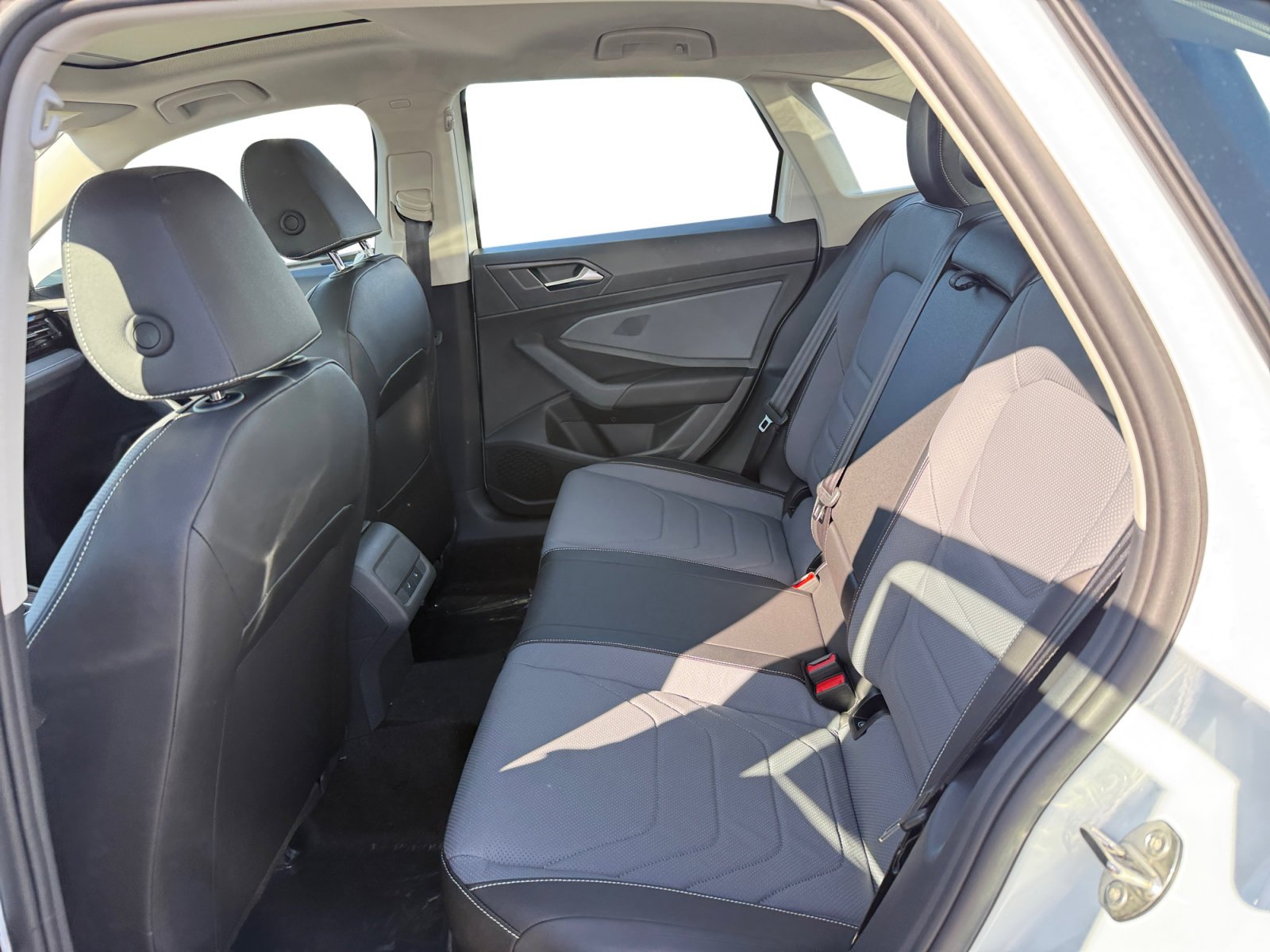 New 2027 Opal White Pearl Volkswagen SEL image 16