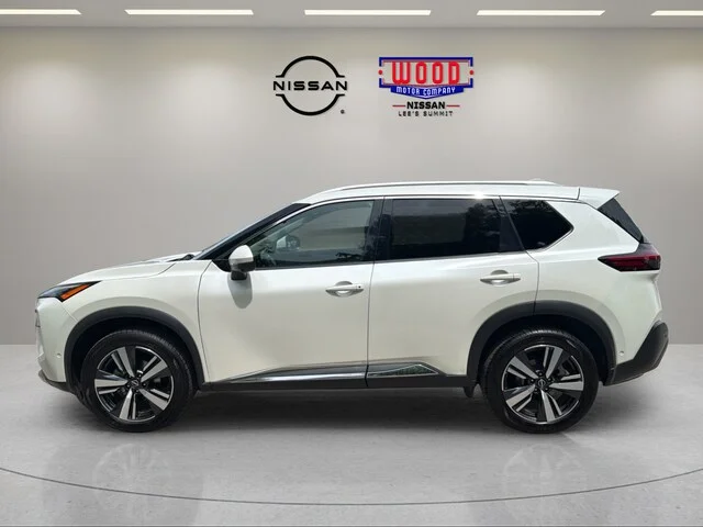 Used 2023 Pearl White Tricoat Nissan SL image 5