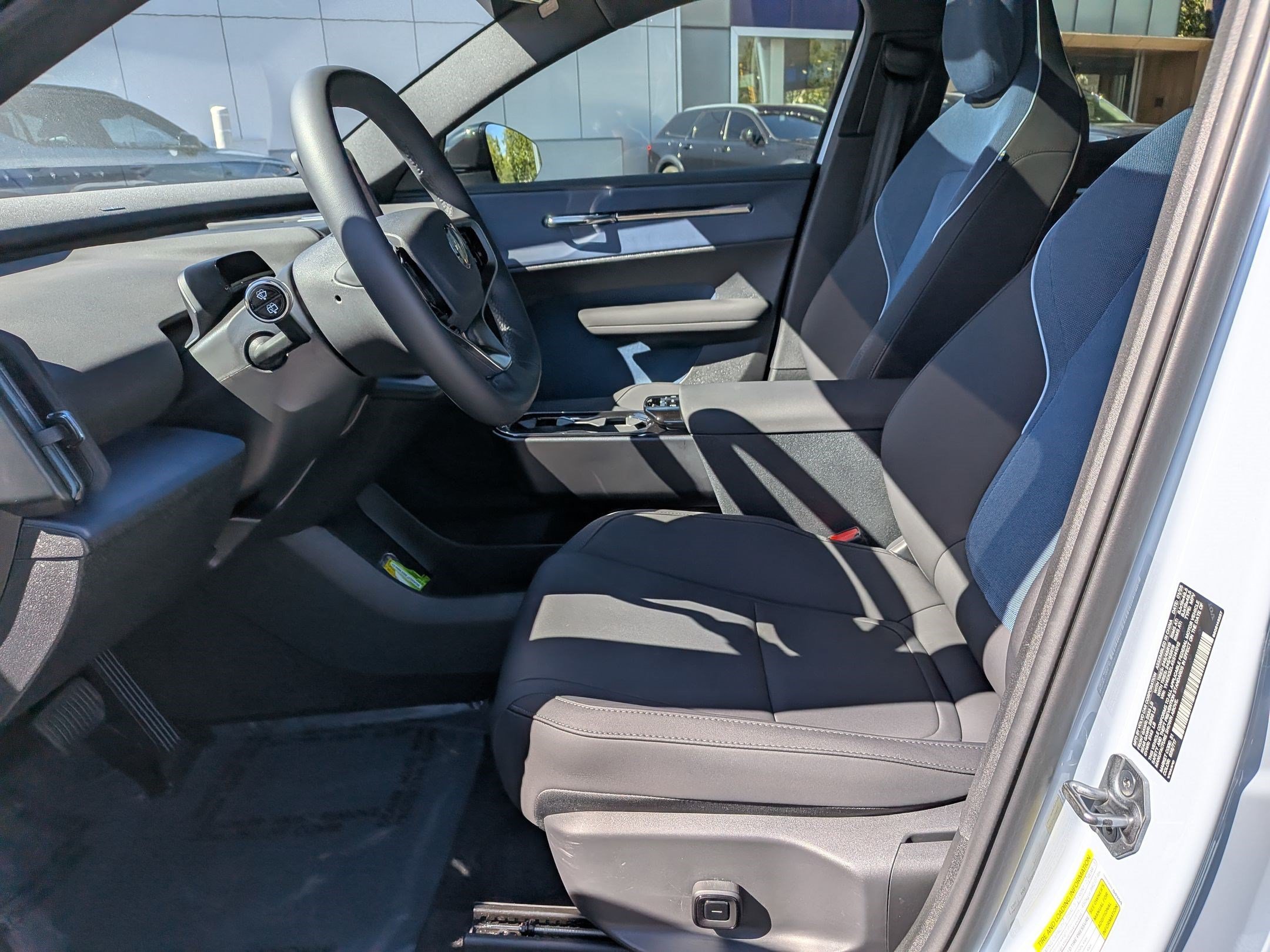 Certified Used 2025 Cloud Volvo Ultra image 15