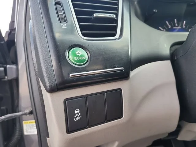 Used 2015  Honda EX image 32