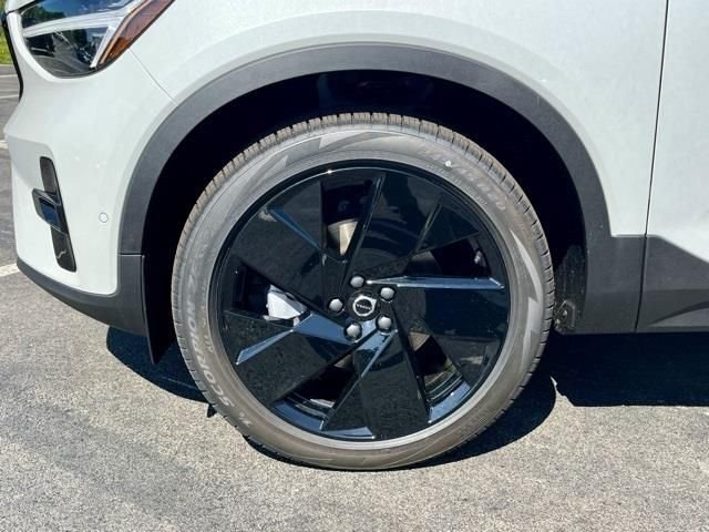 2026 Volvo XC40 Ultra Black Edition - Photo 9