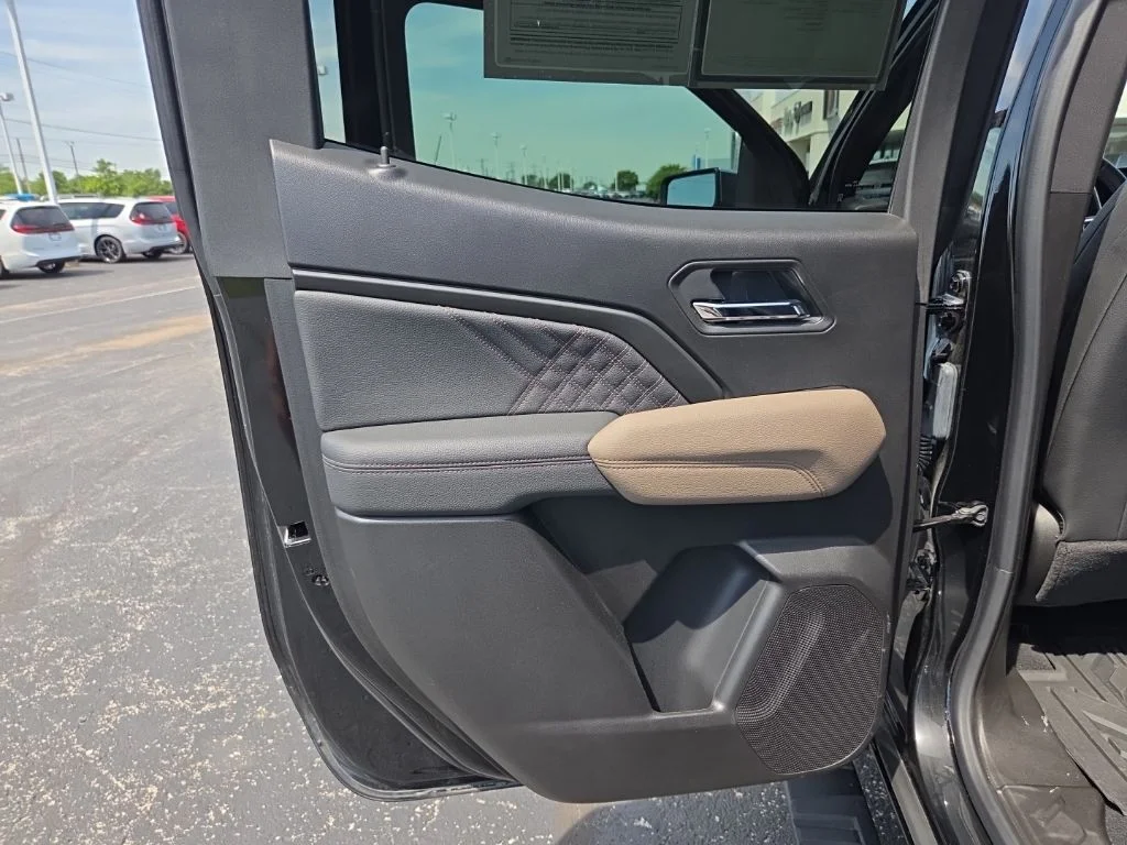 Used 2025 Black GMC Denali image 27