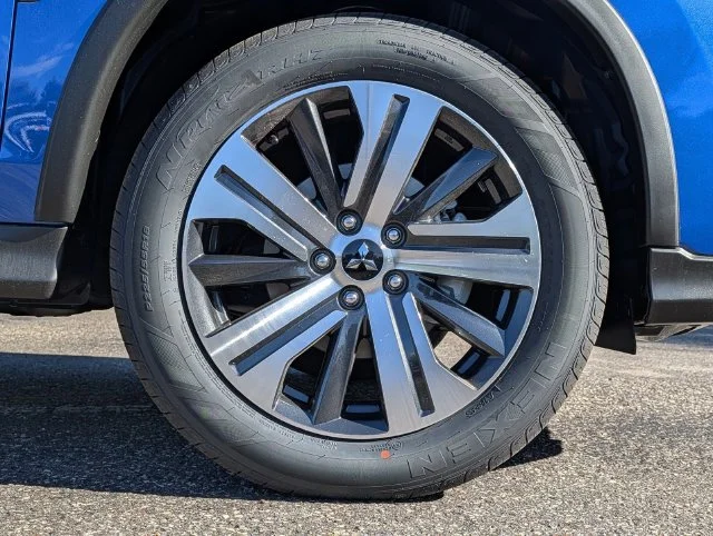 New 2027 Octane Blue Metallic Mitsubishi 2.0 ES 2WD image 3