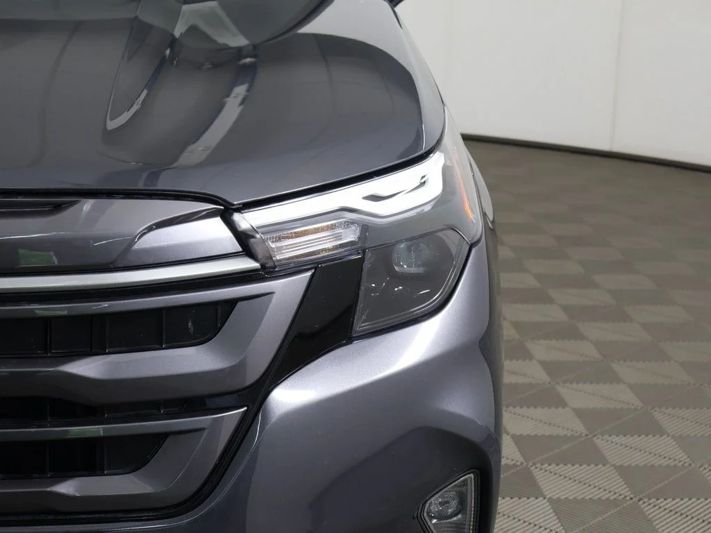 Used 2025 Gray Metallic Subaru Premium image 14