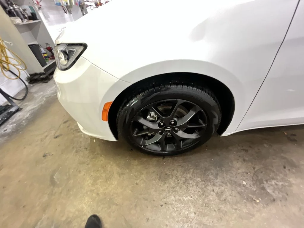 Used 2025 White Chrysler Limited image 10
