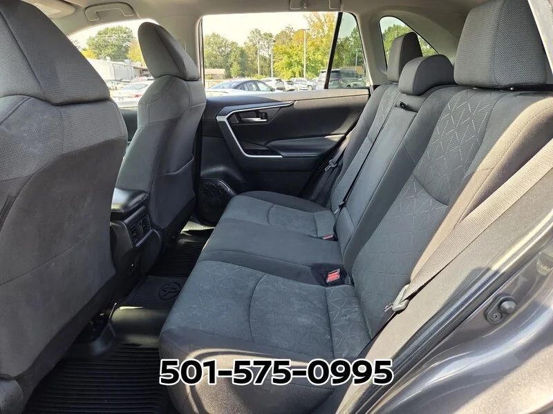 Used 2021 Magnetic Gray Metallic TOYOTA XLE FWD image 12