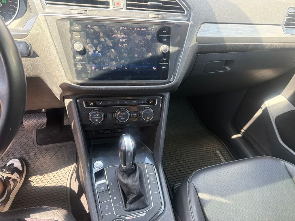 Used 2018 Green Volkswagen 2.0T SEL image 3