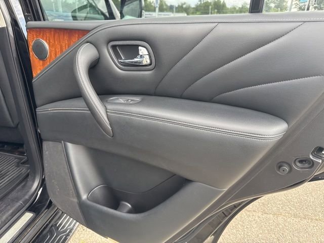 Used 2017 Black INFINITI Limited image 11