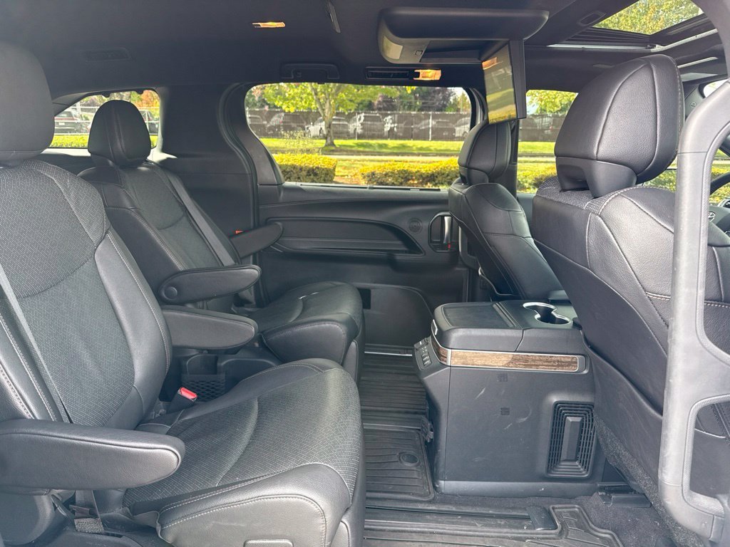 Used 2025 Wind Chill Pearl Toyota Platinum image 25