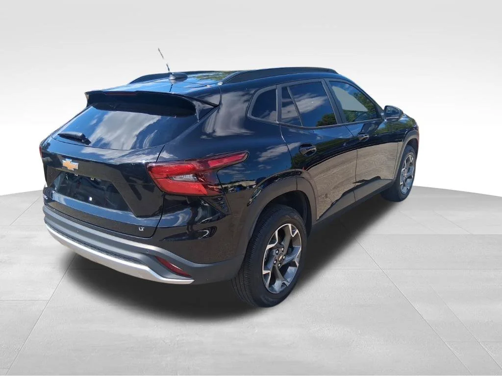 Used 2025 Black Chevrolet LT image 5