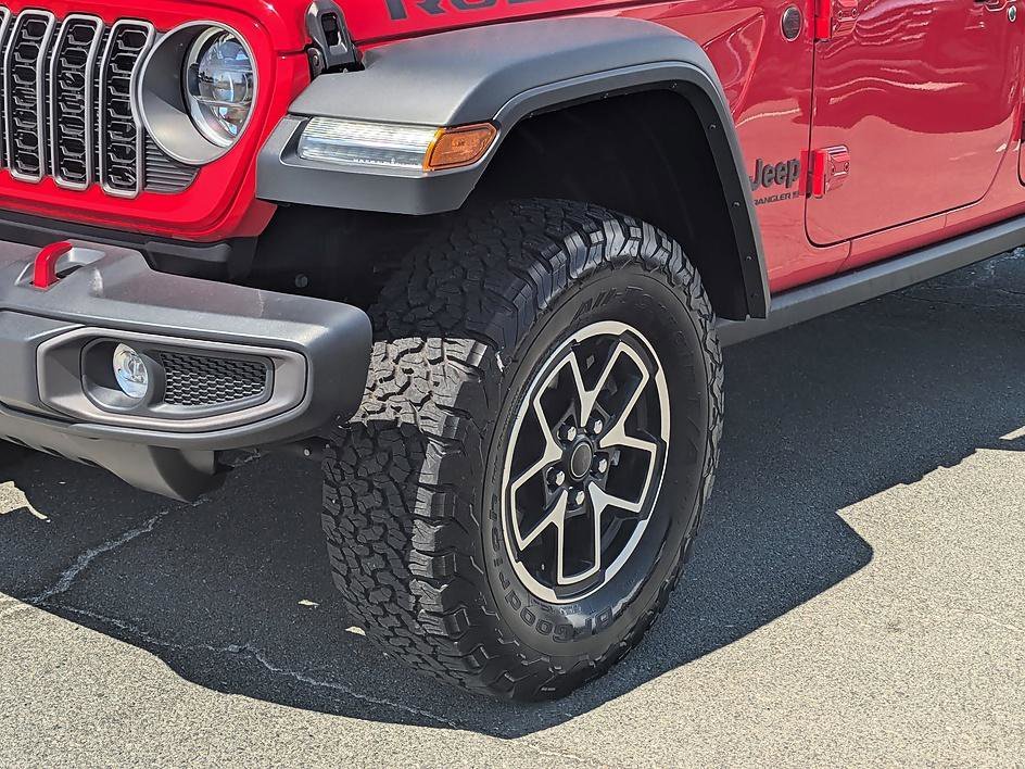 Used 2025 Firecracker Red Clearcoat Jeep Rubicon image 9