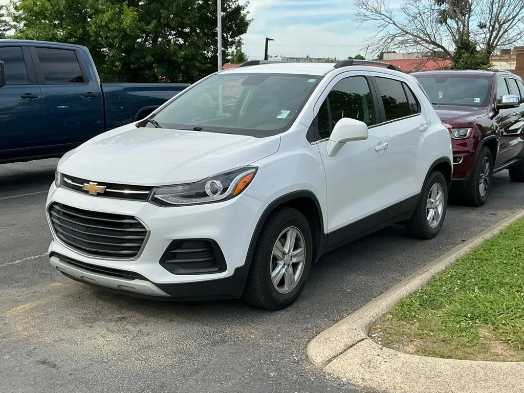 Used 2018 Summit White Chevrolet LT image 2