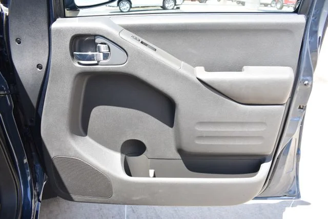 Used 2019 Blue Nissan PRO-4X image 18