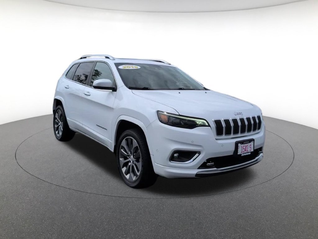 Certified Used 2019 White Jeep Overland image 3