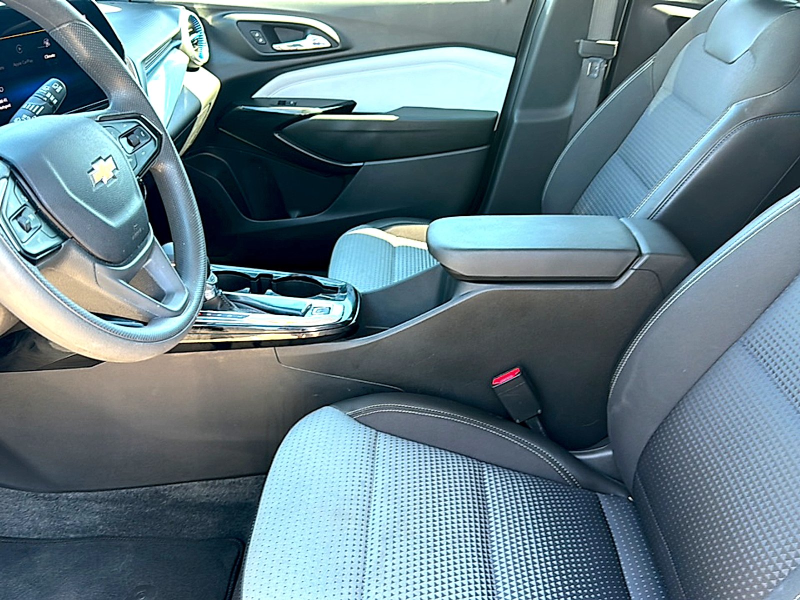Used 2025 Summit White Chevrolet FWD LT image 13