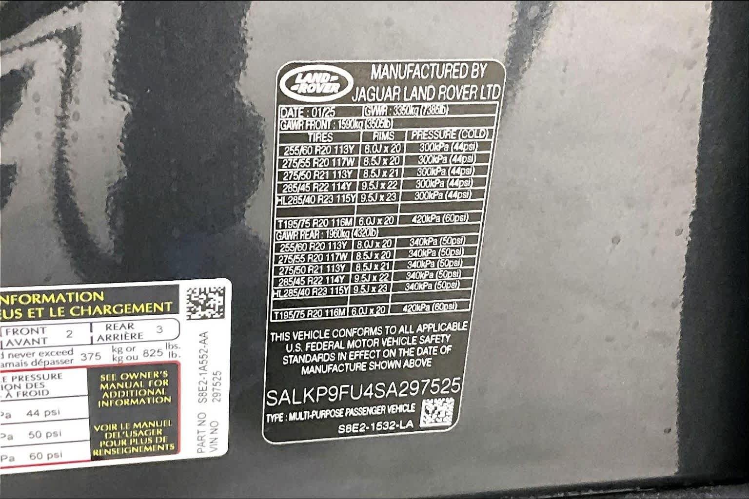 Used 2025 Carpathian Grey Premium Metallic Land Rover SE image 35