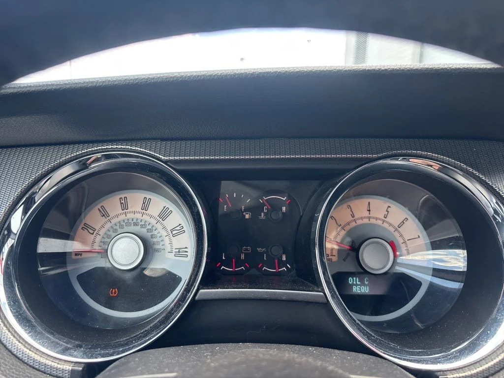 Used 2010  Ford GT Premium image 20