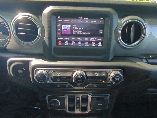 Used 2021 White Jeep Unlimited Sahara image 21