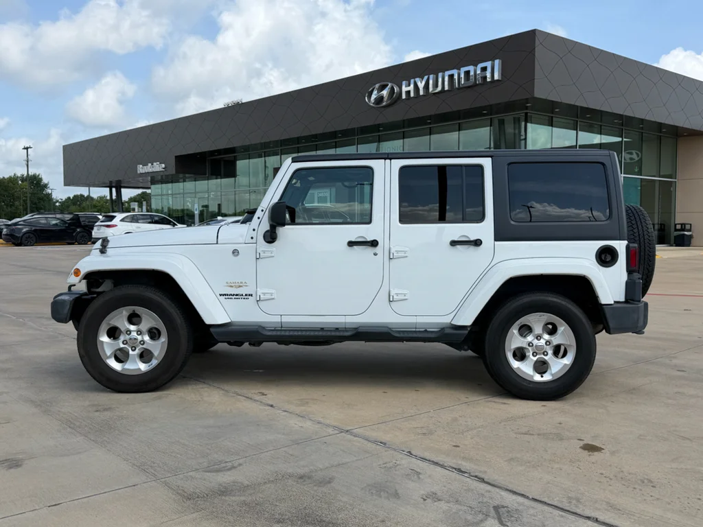 Used 2014 Bright White Clearcoat Jeep Sahara image 2