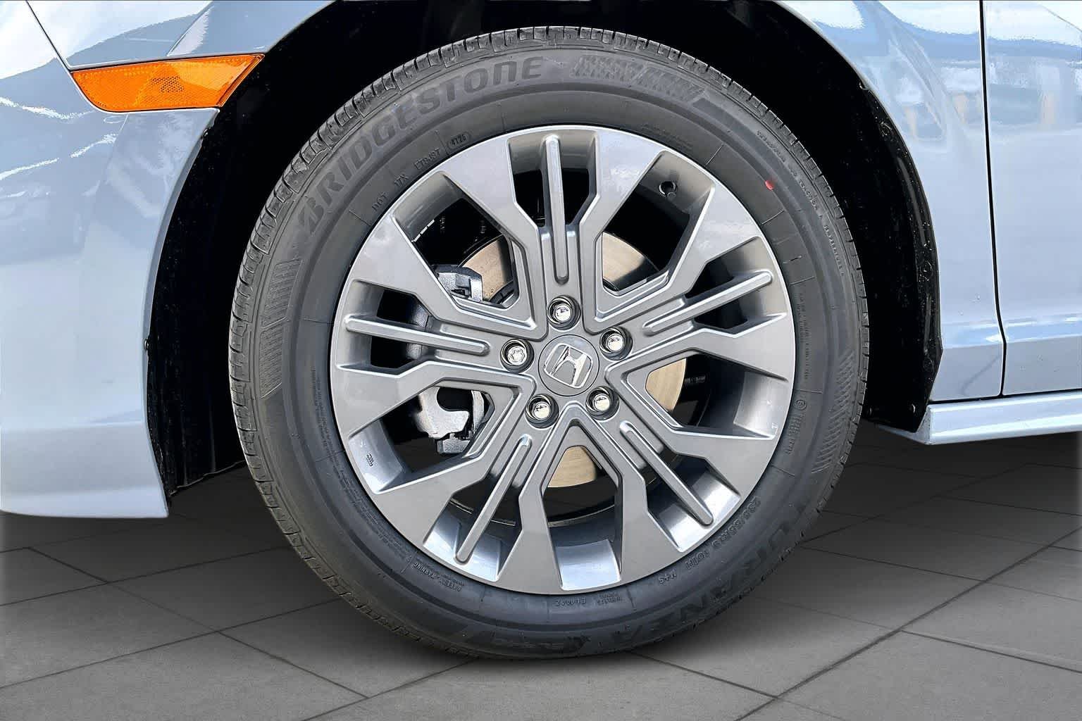 New 2026 Sonic Gray Pearl Honda Touring image 12