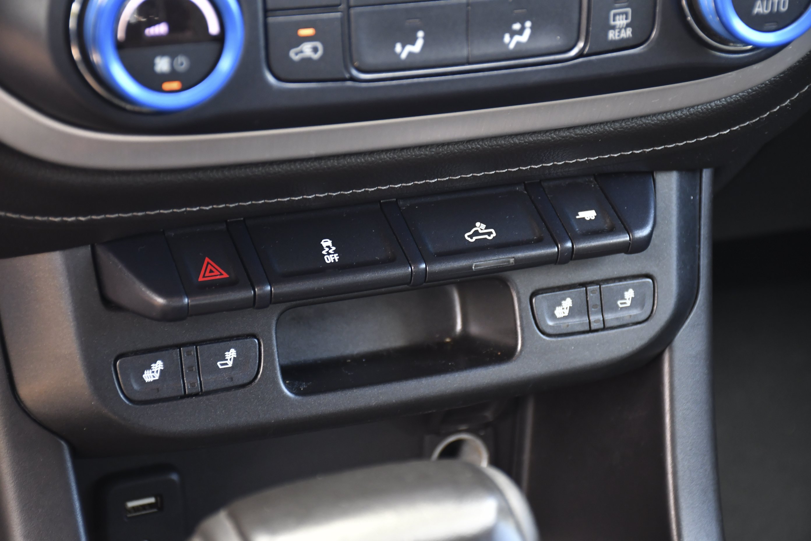 Used 2018 Satin Steel Metallic GMC 2WD SLT image 13