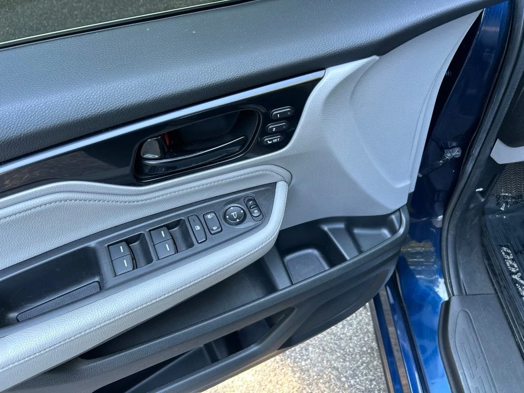 Used 2022 Blue Honda Touring image 14