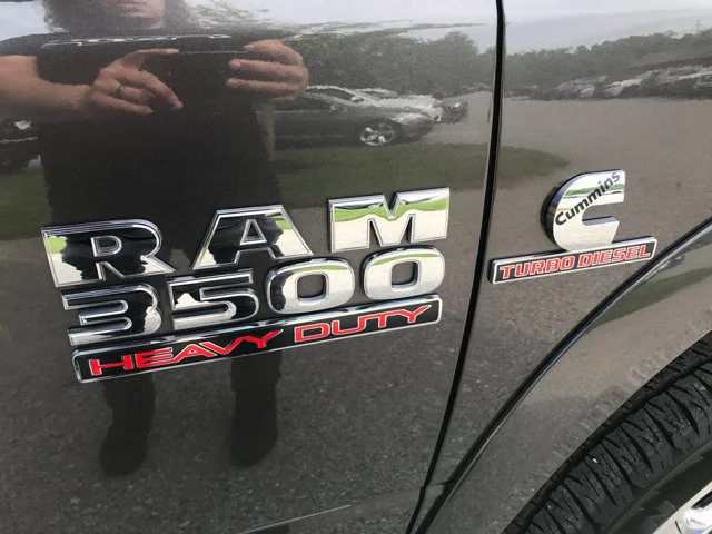 Used 2018 Granite Crystal Metallic Clearcoat Ram Laramie image 9