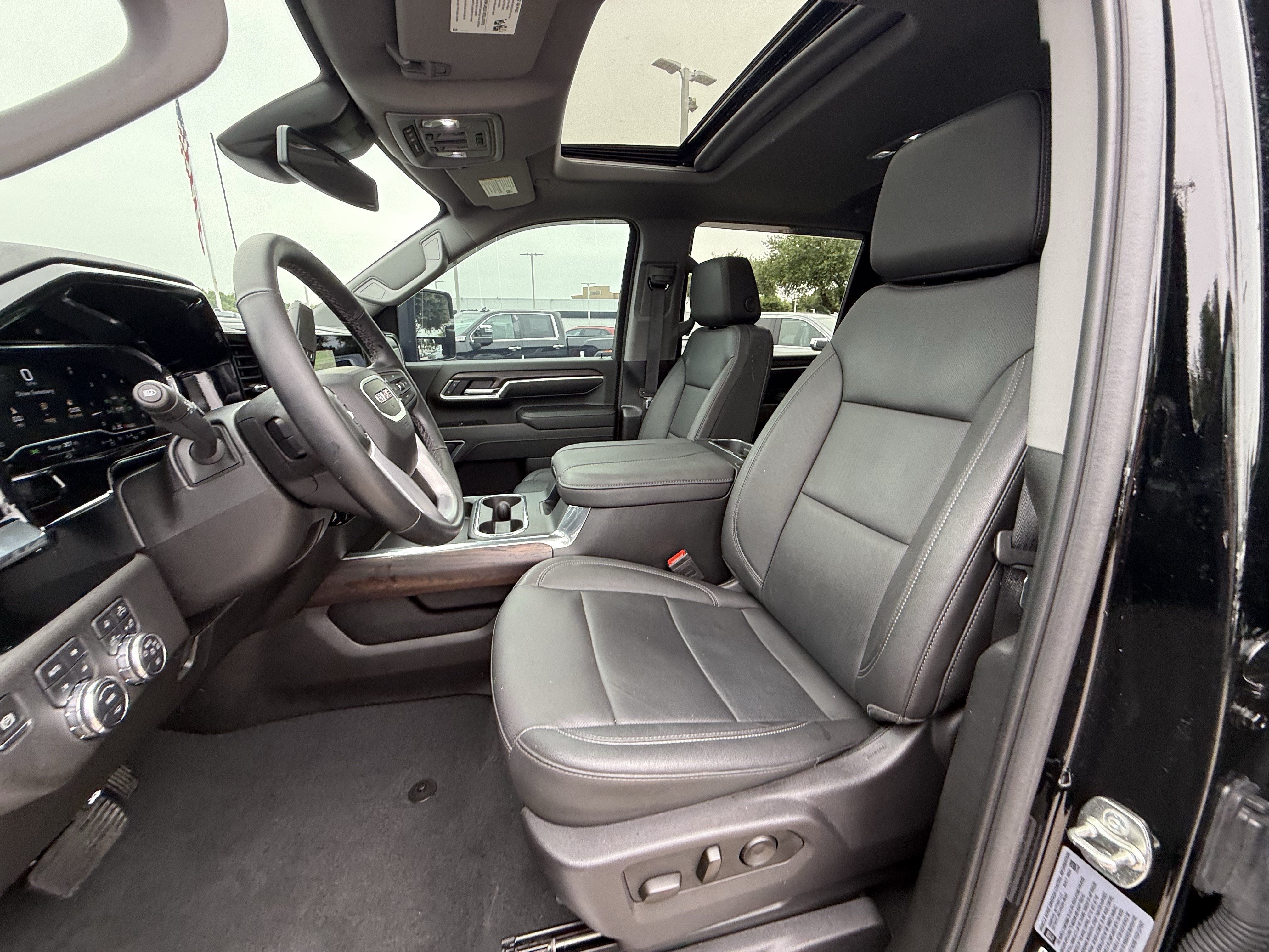 Used 2025 Onyx Black GMC SLT image 26