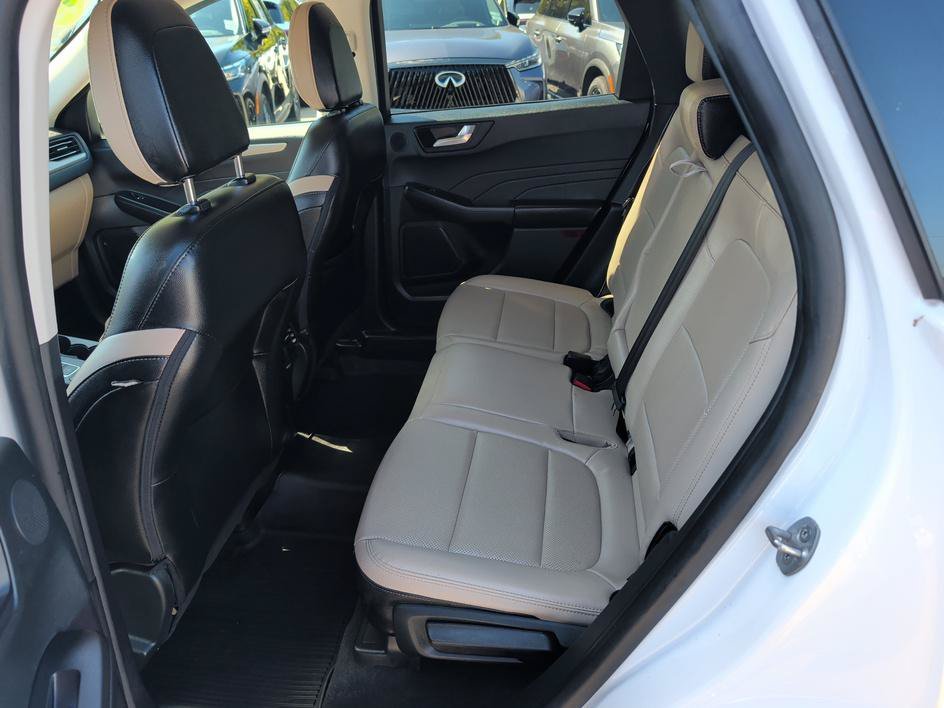 Used 2022 Oxford White Ford SEL image 9