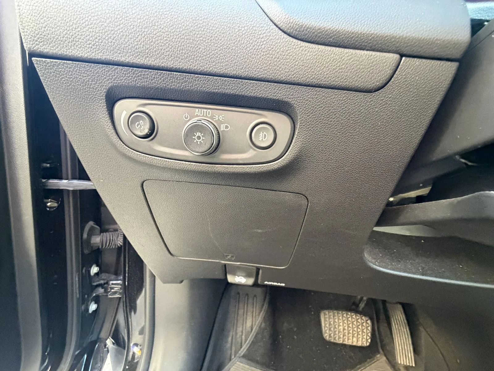 Used 2023 Ebony Twilight Metallic Buick Essence image 16