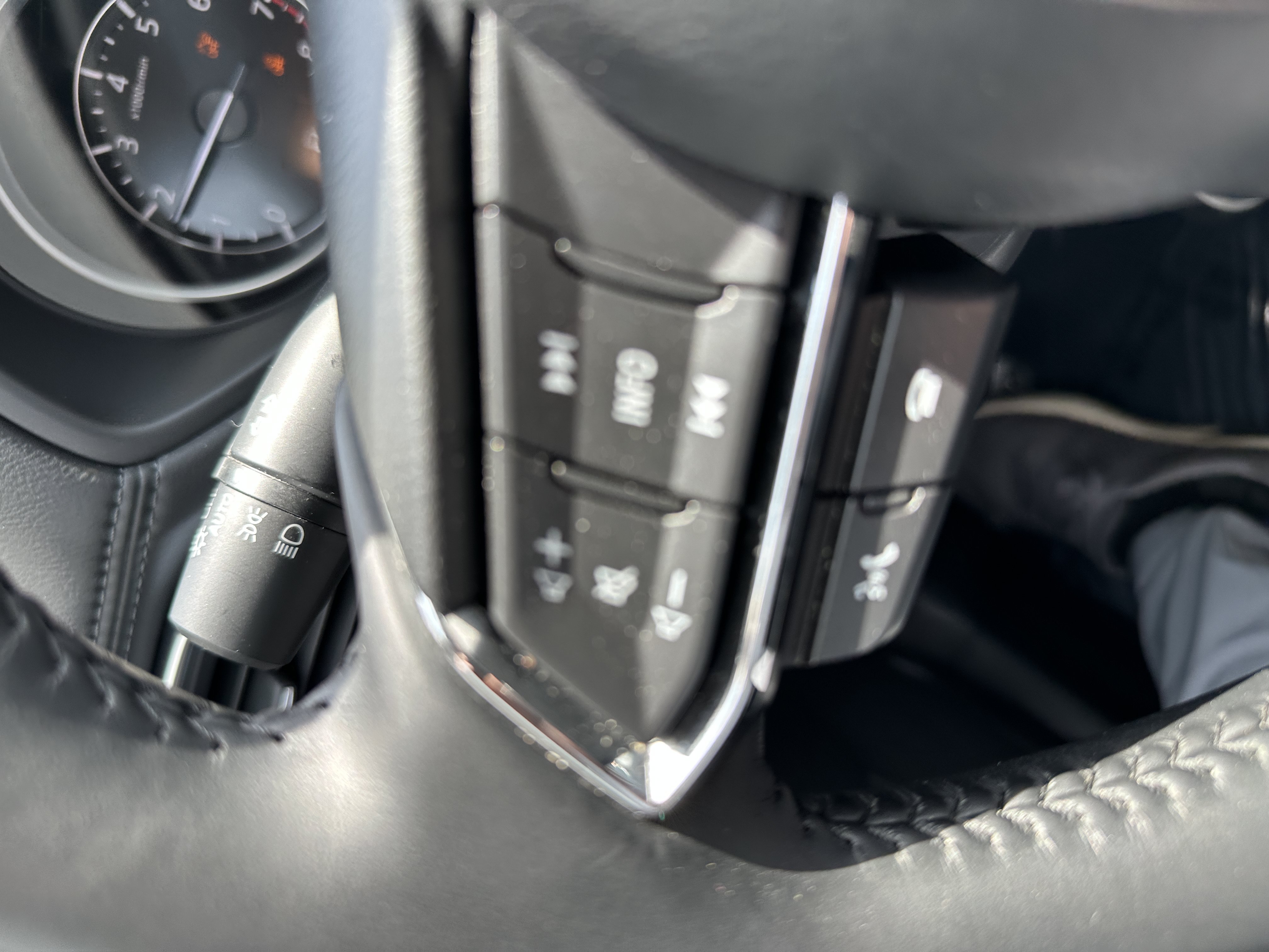 Used 2024 Rhodium White Metallic Mazda 2.5 S Select Package image 25