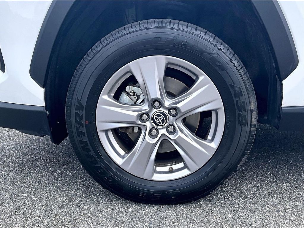 Used 2025 White Toyota XLE image 7