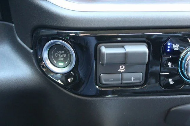 New 2026 White GMC SLT image 20