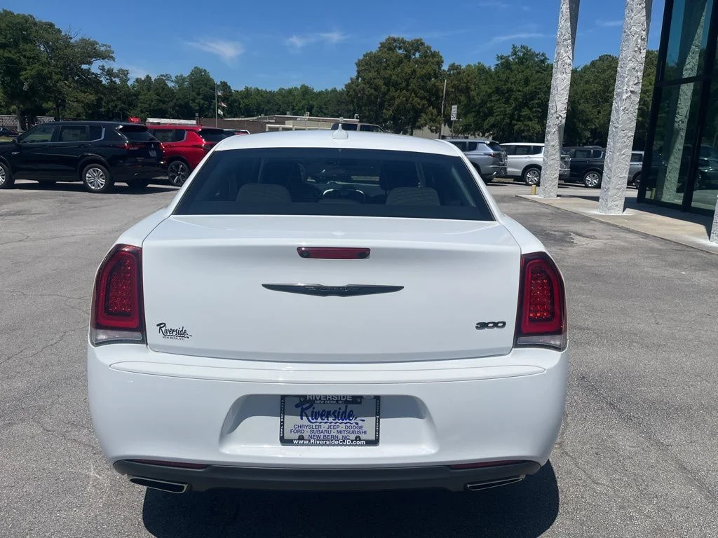 Used 2021 White Chrysler Touring image 3