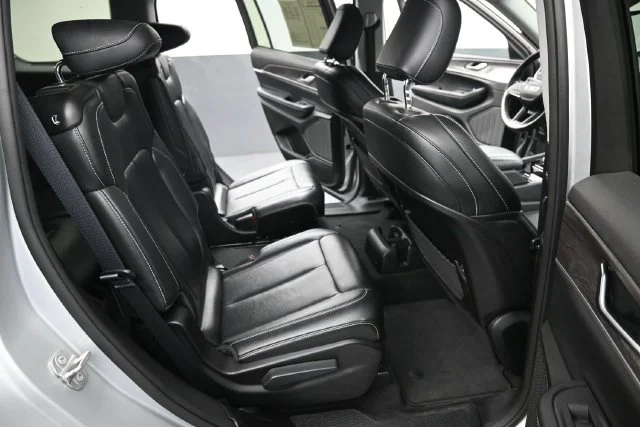 Used 2023 Silver Jeep Limited image 29