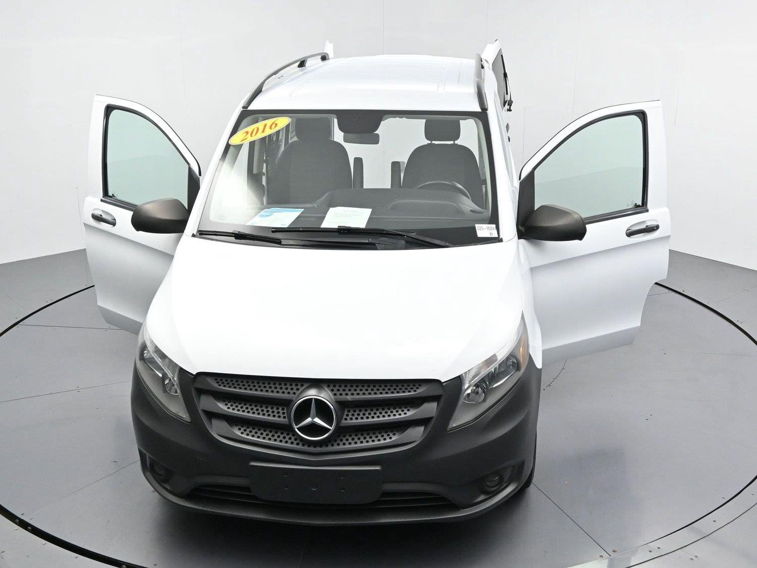 Used 2016 Arctic White Mercedes-Benz RWD 126" image 36
