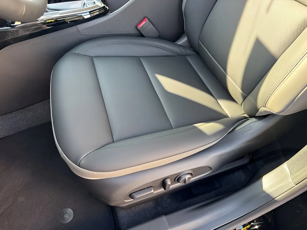New 2026 Mosaic Black Metallic Chevrolet ACTIV image 12