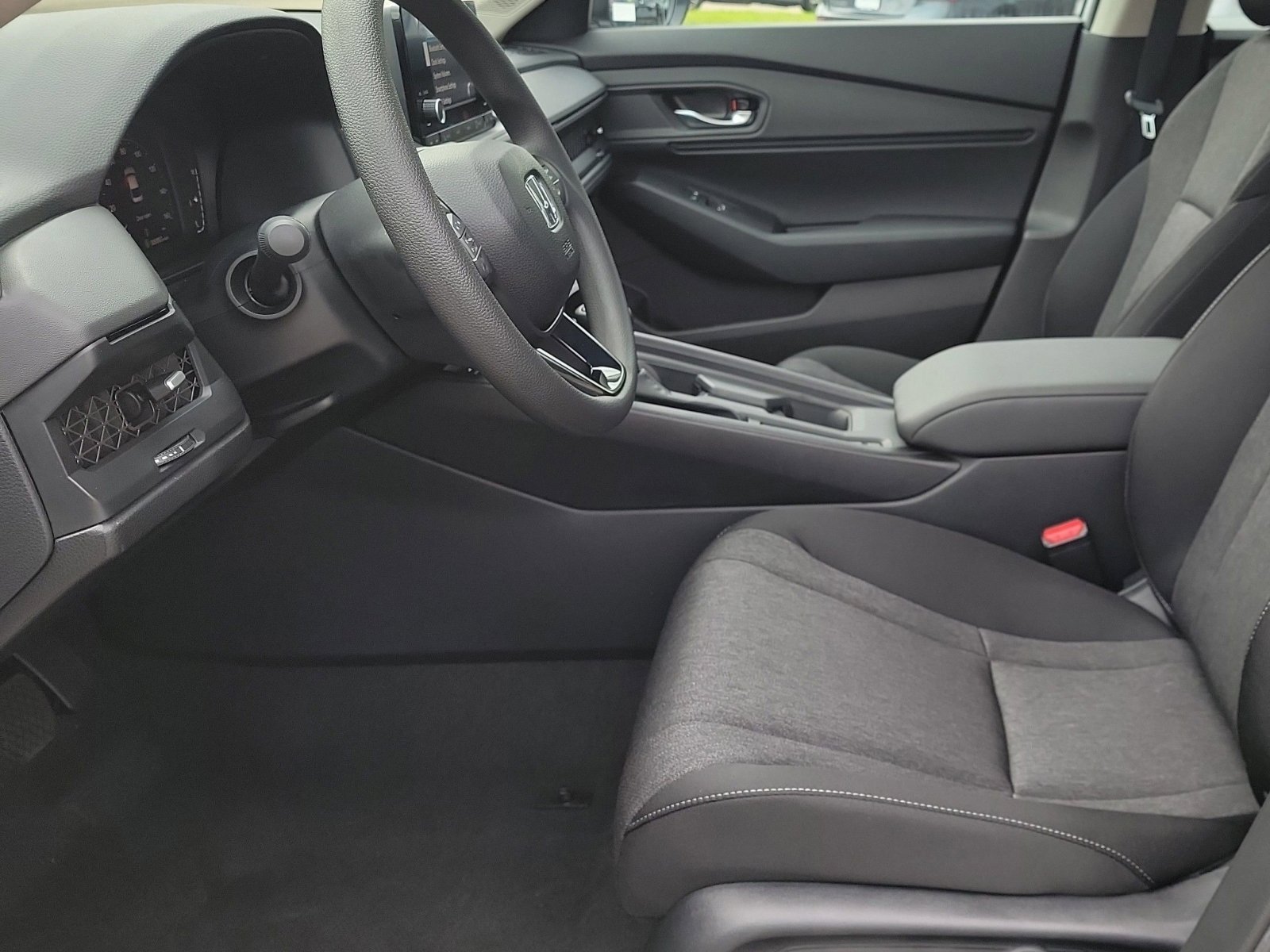 Used 2025 Silver Honda SE image 4