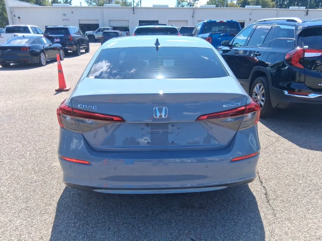 Used 2022 Black Honda Touring image 4