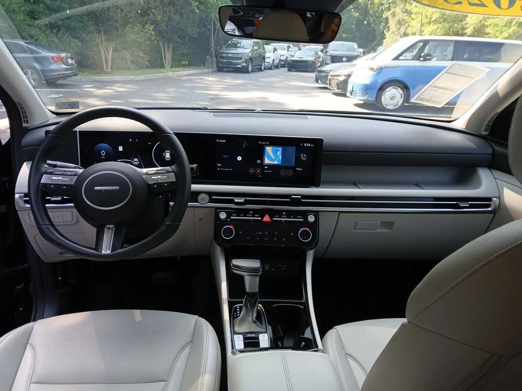 Used 2025 Black Hyundai SEL Convenience image 20