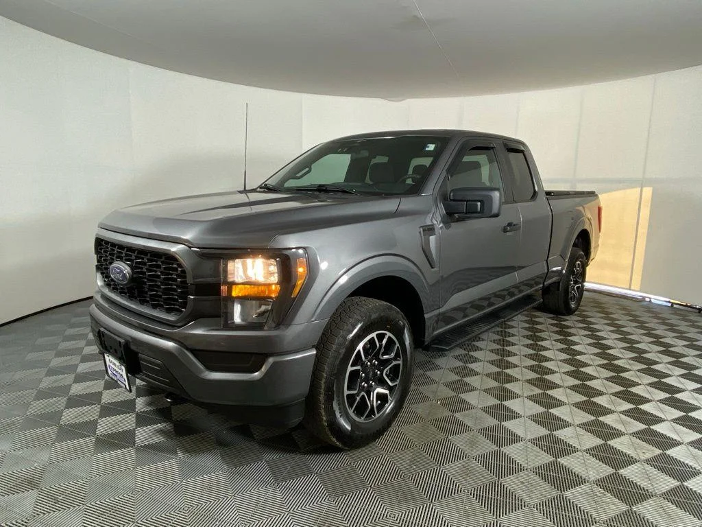 Used 2023 Gray Metallic Ford XL image 9