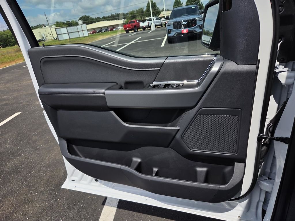 New 2026 Oxford White Ford XLT image 11