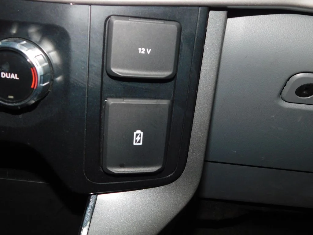 Used 2023 Oxford White Ford XLT image 40