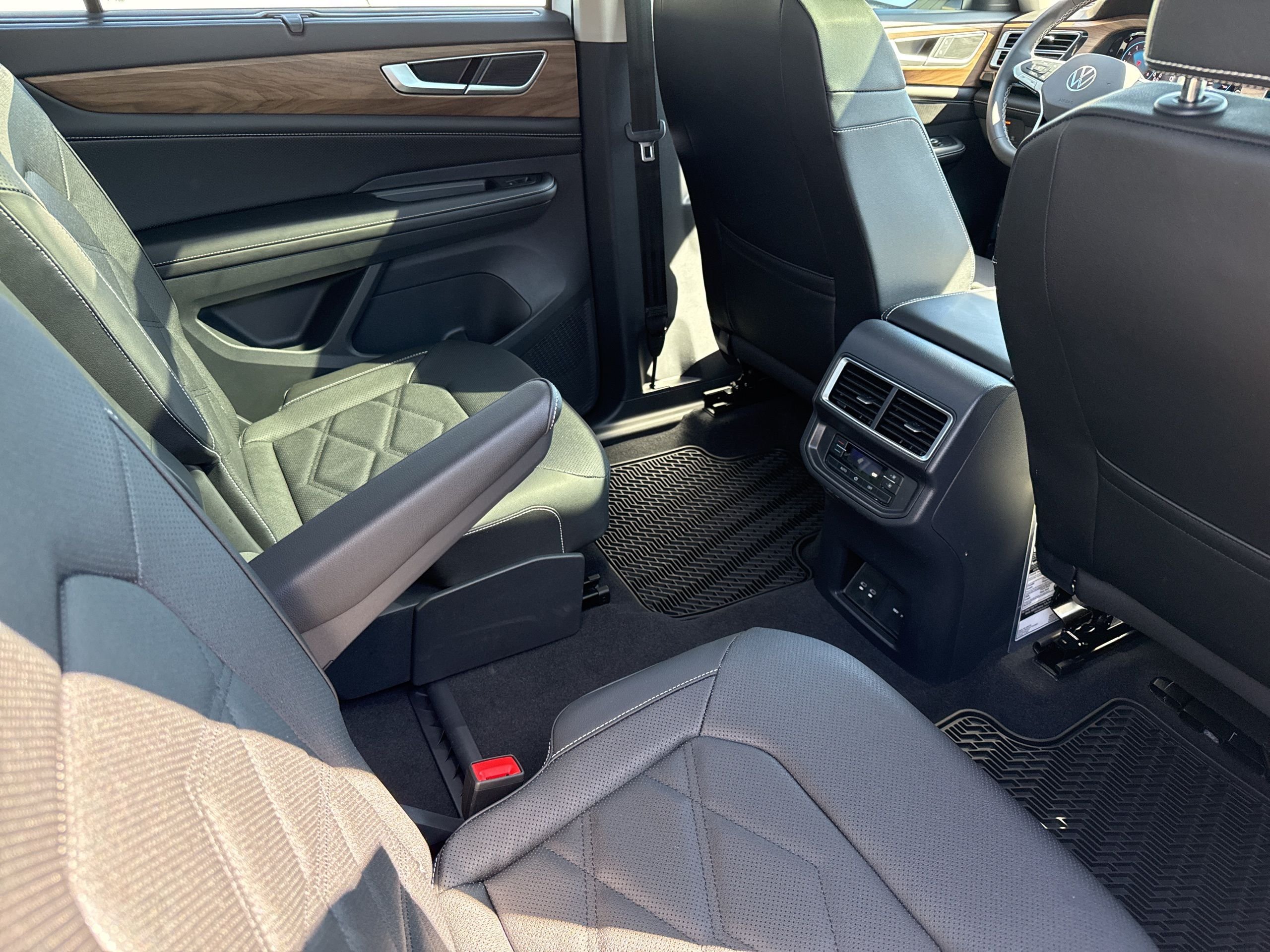 New 2026 White Volkswagen 2.0T SE w/Technology image 24