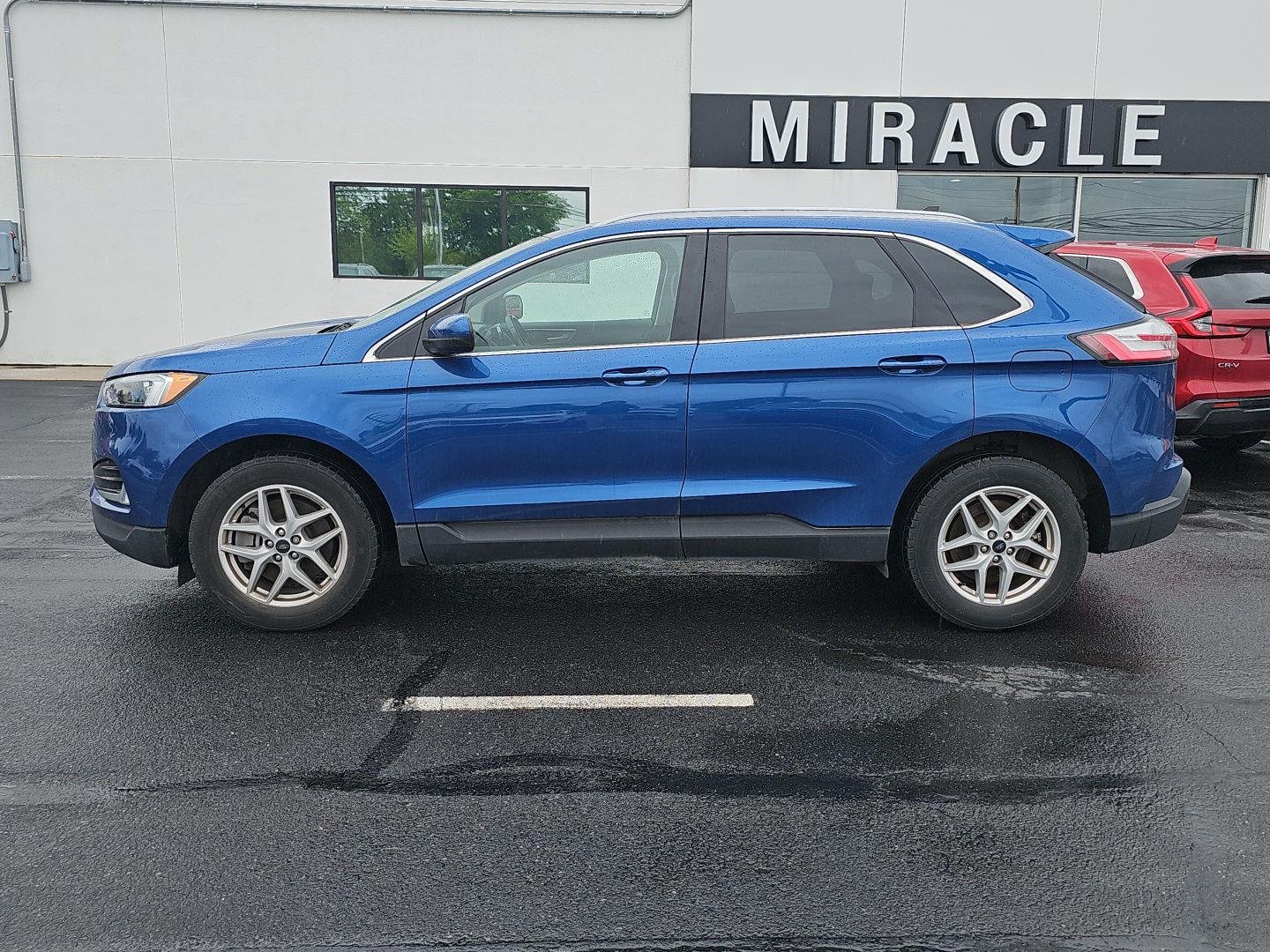 Used 2023 Atlas Blue Metallic Ford SEL image 4