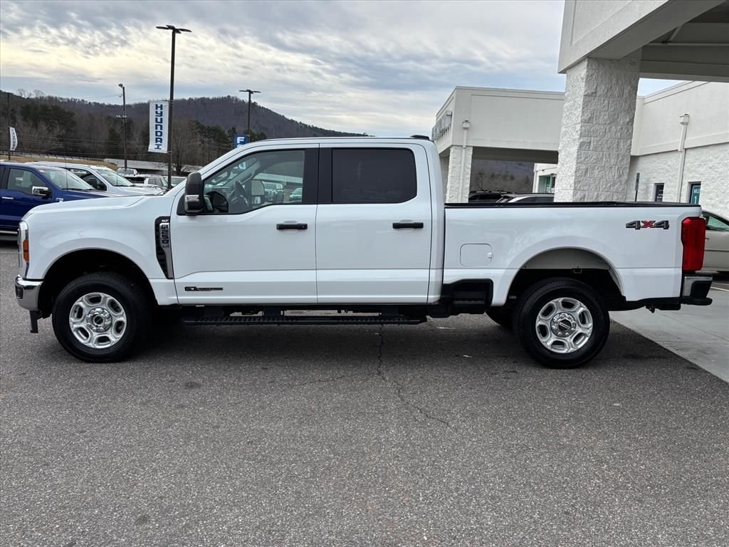 Used 2025 Oxford White Ford XLT image 24