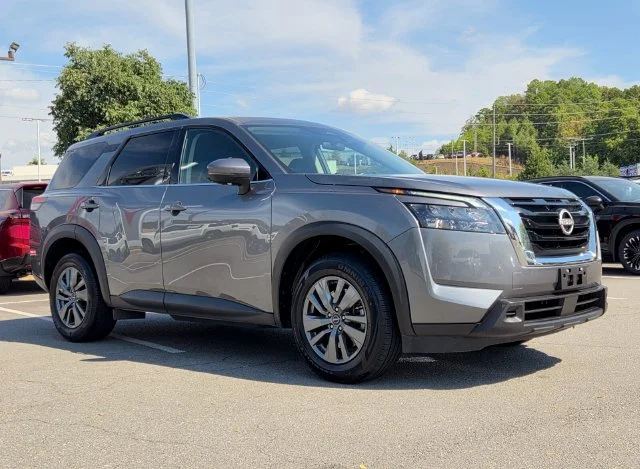 Used 2024 Gray Nissan SV image 4