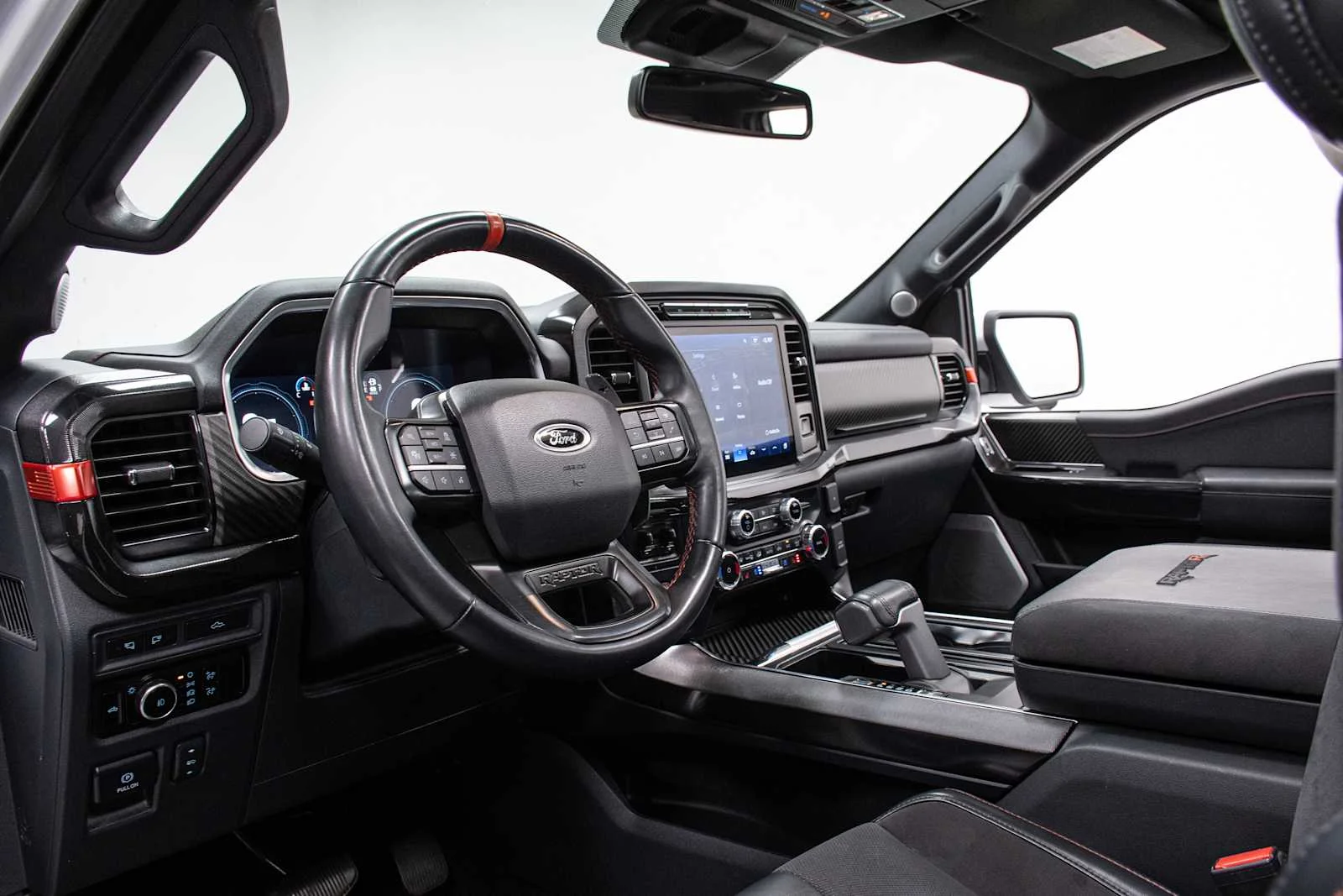 2023 Ford F-150 Raptor - Photo 17