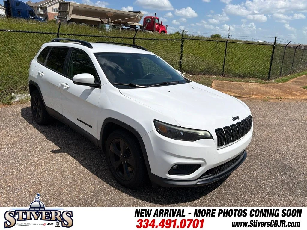 Used 2020 White Jeep Latitude Plus image 1
